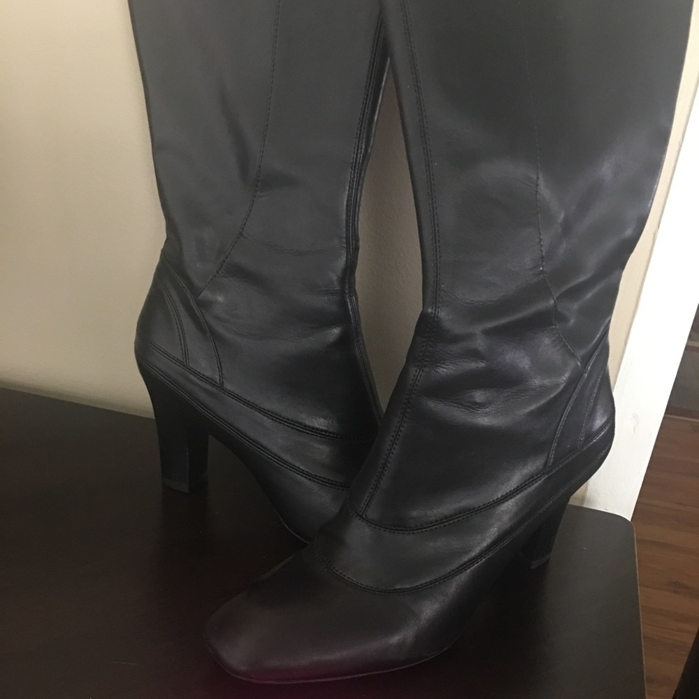 Boots - Picture 2 of 5